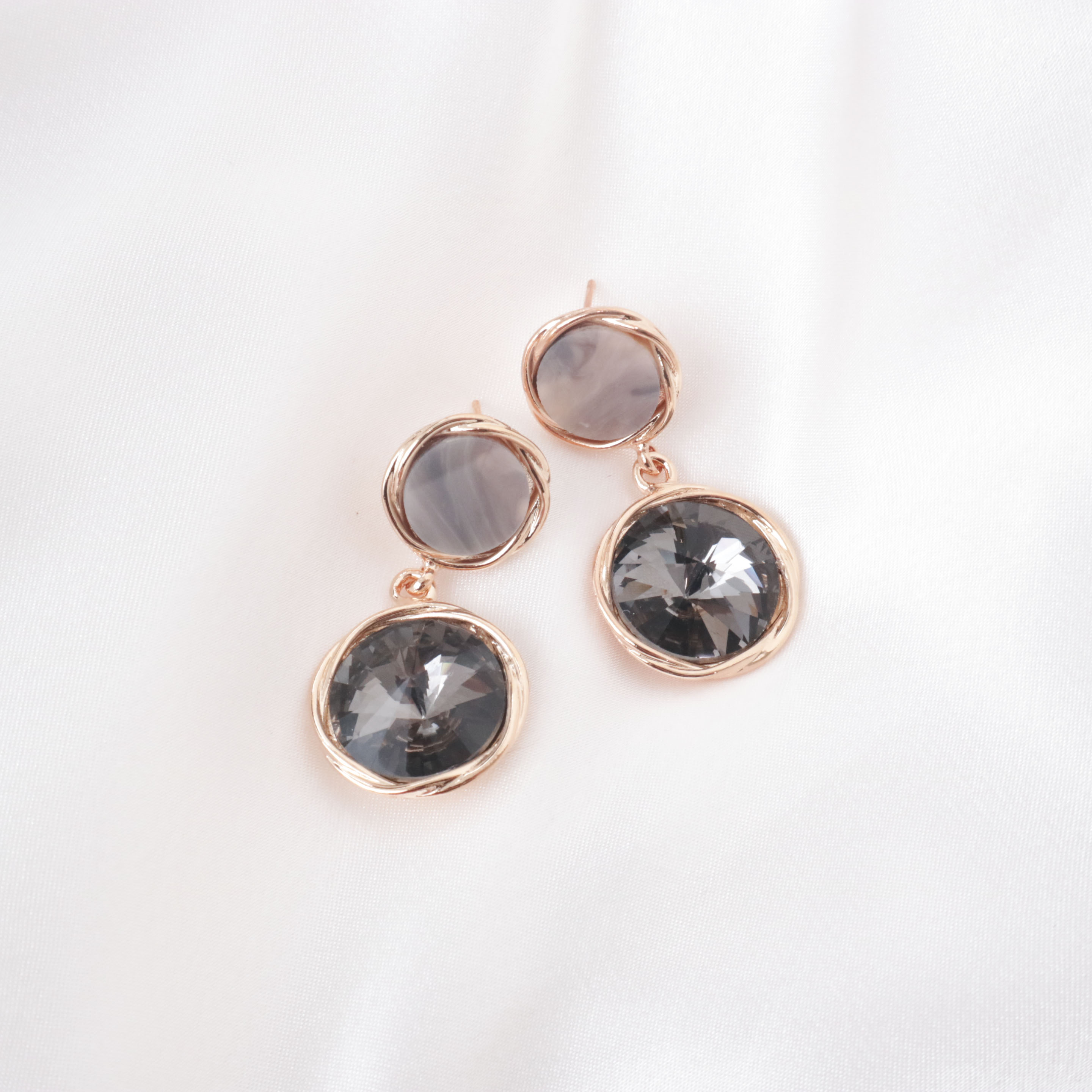 <b><p>twist round one Dp Earrings female Alrgy</p></b><b><p>ツイスト ラウンド ーン ドロップイヤリング 女性 無アレルギー 防止 ショッピモールおすすめ</p></b><br /><br /><p align='center'>