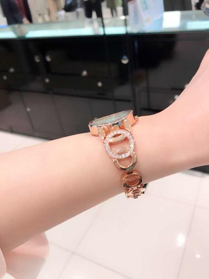 <b><p>OST Rose One Chain Metal Watch OTW114703TPP</p></b><b><p>OST ローズワンチェーンメタル時計OTW114703TPP ラグジュアリー ブーティーは</p></b><br /><br /><p align='center'>