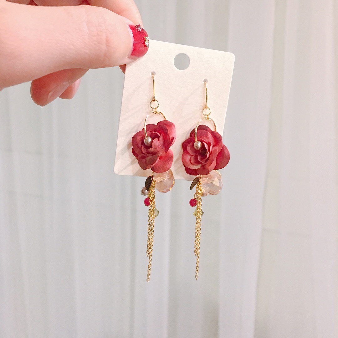 <b><p>recomndation Dried Rose Flower Earngs Girl</p></b><b><p>おすすめ 乾燥バラの花のイヤリング 女性コーディネート シンプルな フェミニンな</p></b><br /><br /><p align='center'>