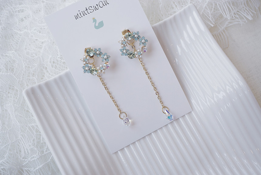 <b><p>flower Fondue earring Tnties women Daily</p></b><b><p>フラワー フォンデュ イヤリング 20代の女性 デイリーコーディネート ウンチム</p></b><br /><br /><p align='center'>