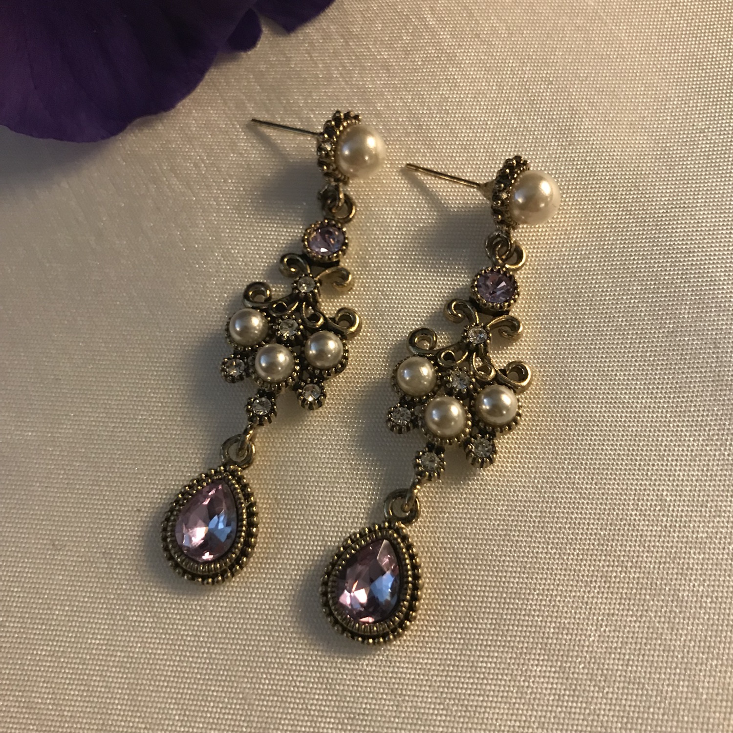 <b><p>Violet earring 8 species Alrgy preventn Woman</p></b><b><p>バイオレット イヤリング 8種 アレルギー対策 女性 紫</p></b><br /><br /><p align='center'>