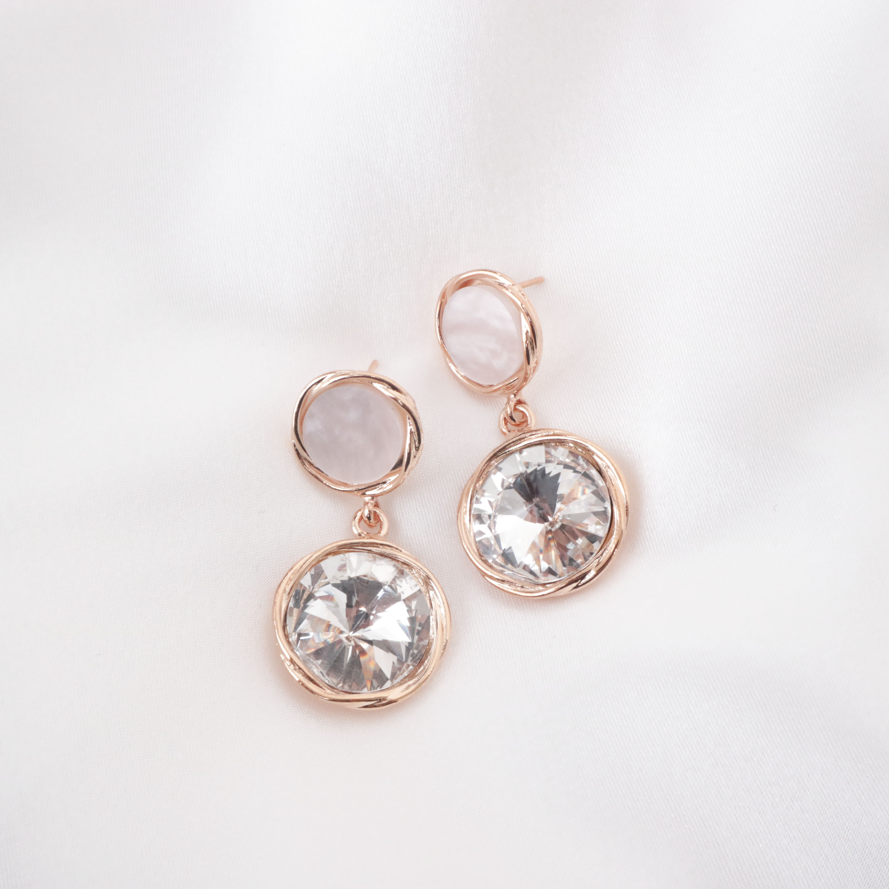 <b><p>twist round one Dp Earrings female Alrgy</p></b><b><p>ツイスト ラウンド ーン ドロップイヤリング 女性 無アレルギー 防止 ショッピモールおすすめ</p></b><br /><br /><p align='center'>