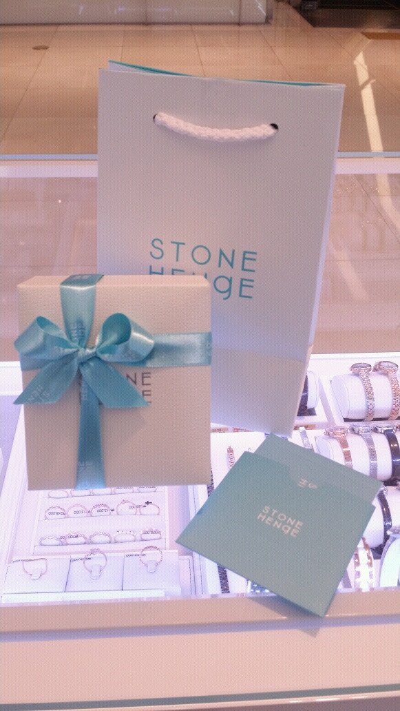 <b><p>Stonehenge SHe art Lovely look Simple Unique</p></b><b><p>ストーンヘンジ 彼女 ハート イヤリング ラブリールックコーディネ シンプルユニーク</p></b><br /><br /><p align='center'>