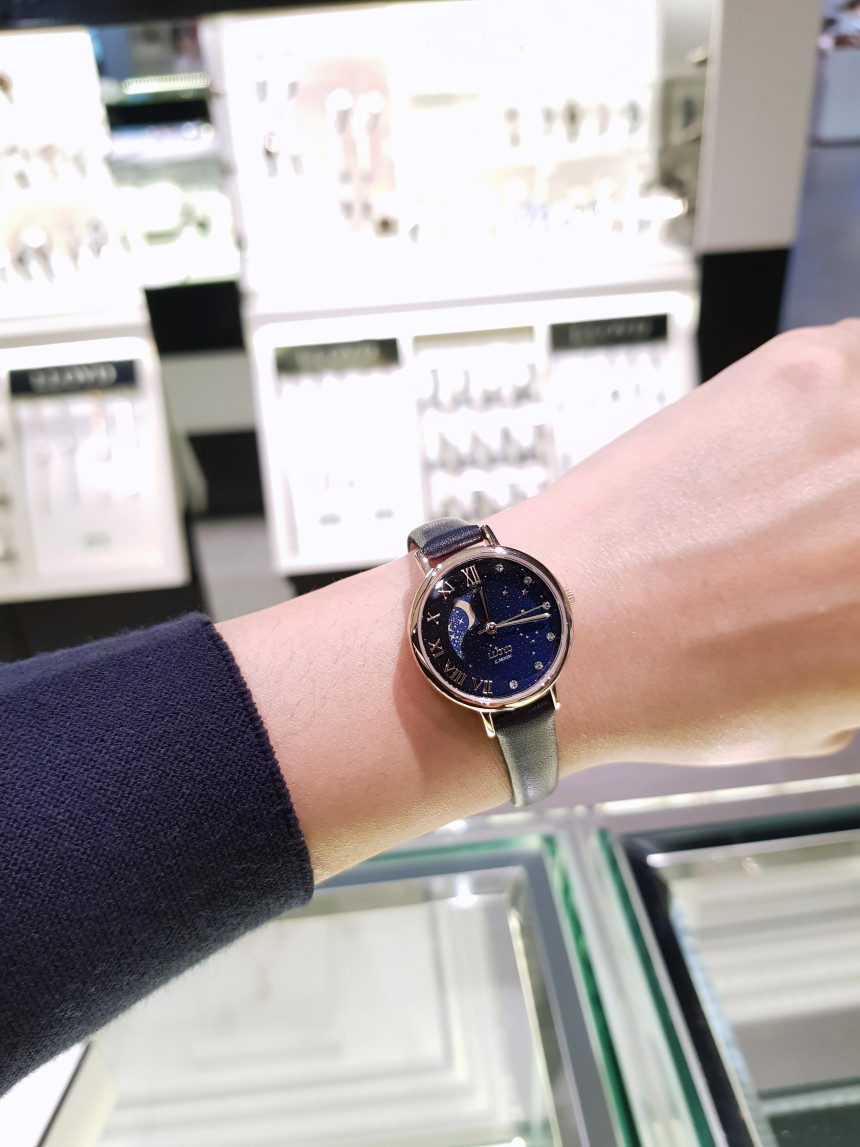 <b><p>Lloyd White stone Roman Mo Phase Leather</p></b><b><p>ロイド ホワイトストーン ローマ字 ムフェイズ レザー腕時計 LL2G18360CGL</p></b><br /><br /><p align='center'>