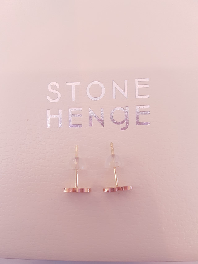 <b><p>Stonehenge SHe art Lovely look Simple Unique</p></b><b><p>ストーンヘンジ 彼女 ハート イヤリング ラブリールックコーディネ シンプルユニーク</p></b><br /><br /><p align='center'>