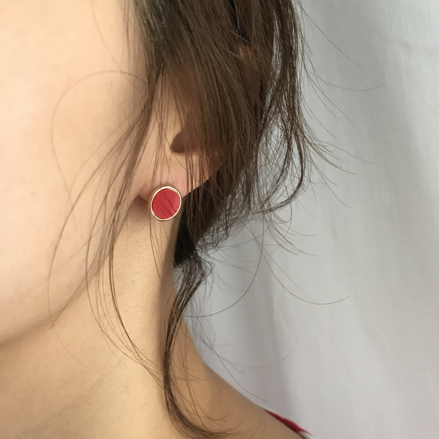 <b><p>Red ball earrings Simpleless Stylish Cute</p></b><b><p>レッドボールイヤリング シンプルリース 魅力のあるスタイル 可愛らしいデザイン 生気溌剌と</p></b><br /><br /><p align='center'>