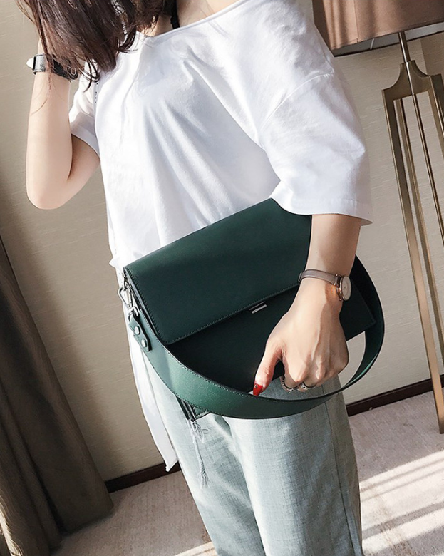 <b><p>Formal Square Daily Shoulder Bag Stylish</p></b><b><p>フォーマルスクエアデイリーショルダーバッグ洗練されたバケットバックスーツデートルック結婚式スター市し</p></b><br /><br /><p align='center'>