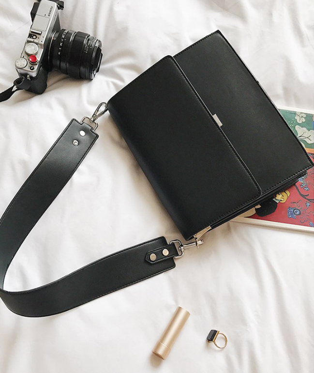 <b><p>Formal Square Daily Shoulder Bag Stylish</p></b><b><p>フォーマルスクエアデイリーショルダーバッグ洗練されたバケットバックスーツデートルック結婚式スター市し</p></b><br /><br /><p align='center'>