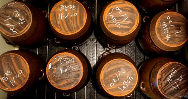 <b><p>Pickled in Sokcho Part fee 100%Korean Ggwon-do</p></b><b><p>束草天下塩辛 副材料 100％韓国語 江原道 スケトウダラ回和え物 1キロ 瓶熟成</p></b><br /><br /><p align='center'>