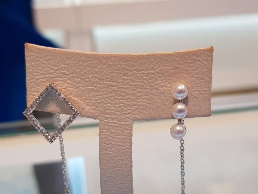 <b><p>Eileen square Pel Drop Erings AJBE2486</p></b><b><p>アイリーン スクエア パールドロップイヤリングAJBE2486</p></b><br /><br /><p align='center'>