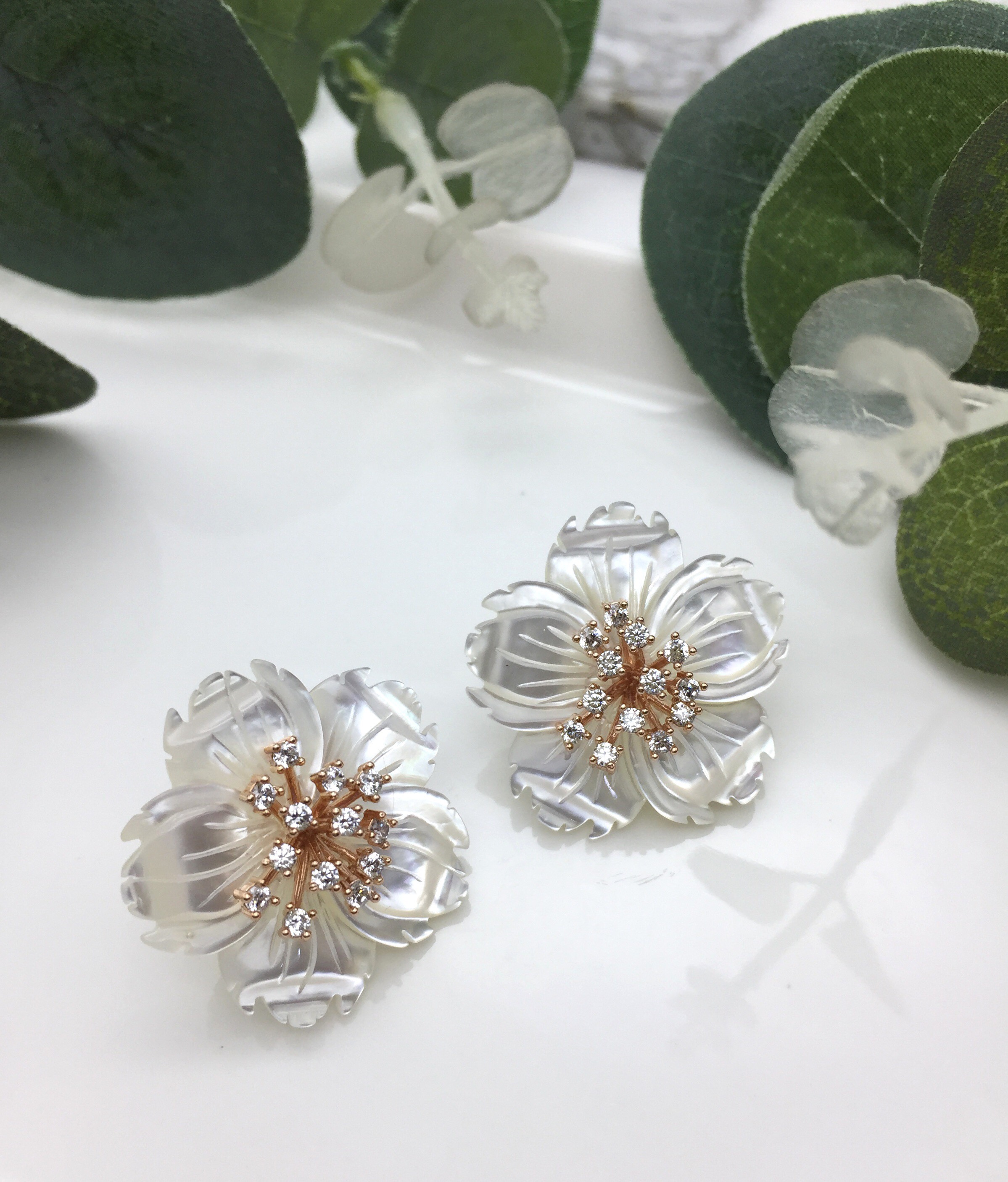 <b><p>Bling Mother-Daughter Cry ossom Silv Needle</p></b><b><p>ブリンブリン 螺鈿 桜 純銀製針 イヤグ 第588号 結婚式 花びら ホワイトフラワー</p></b><br /><br /><p align='center'>