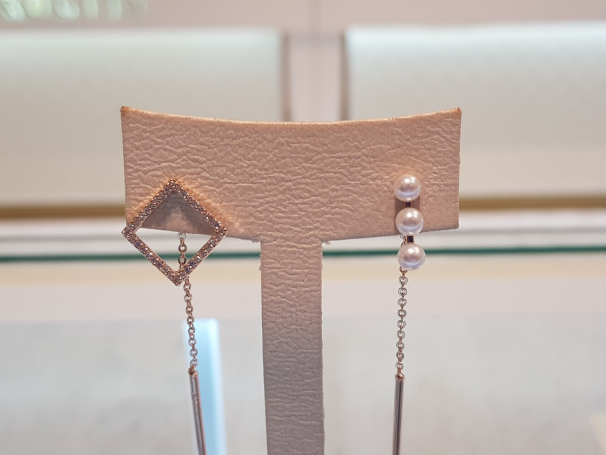 <b><p>Eileen square Pel Drop Erings AJBE2486</p></b><b><p>アイリーン スクエア パールドロップイヤリングAJBE2486</p></b><br /><br /><p align='center'>