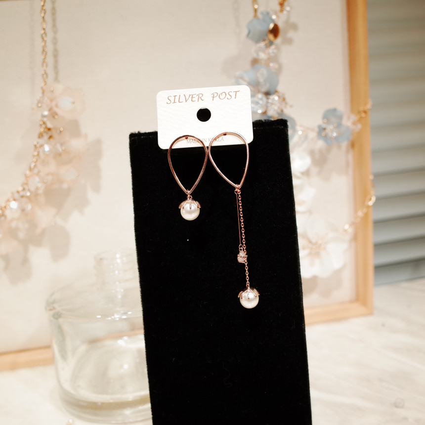 <b><p>Crown Unkn Pearl Dp ring</p></b><b><p>クラウン オンバル 真珠 ドロップ イヤリング</p></b><br /><br /><p align='center'>