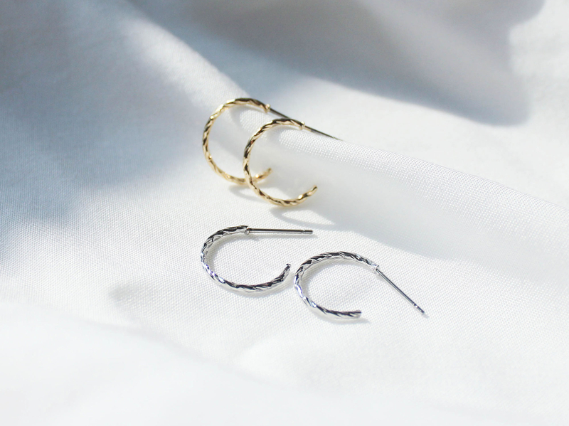 <b><p>Surge bas earring shopp mall handde We ceremony</p></b><b><p>書かれているカール ベーシック イヤリング ショッピモ ハンドメイド 結婚式 様々なコーディネートル</p></b><br /><br /><p align='center'>