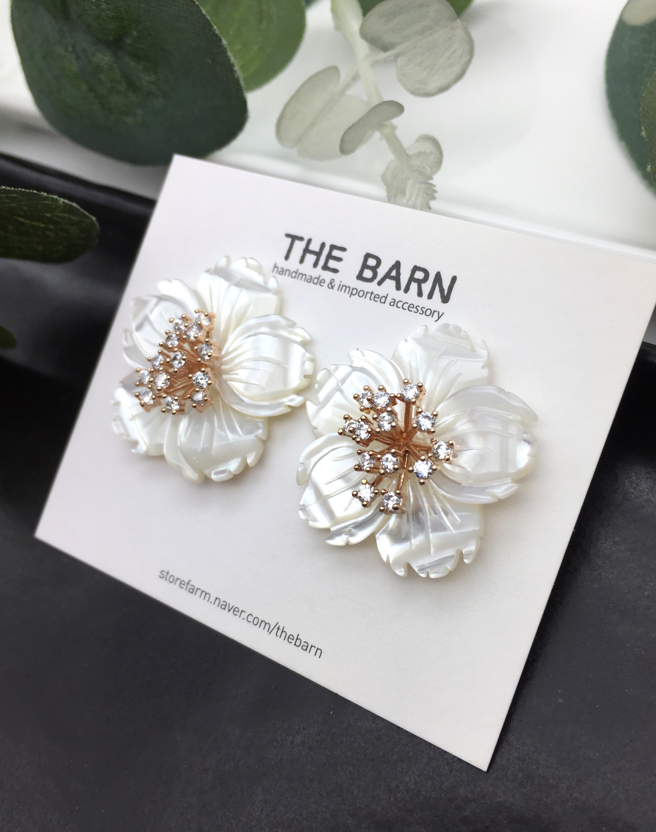 <b><p>Bling Mother-Daughter Cry ossom Silv Needle</p></b><b><p>ブリンブリン 螺鈿 桜 純銀製針 イヤグ 第588号 結婚式 花びら ホワイトフラワー</p></b><br /><br /><p align='center'>