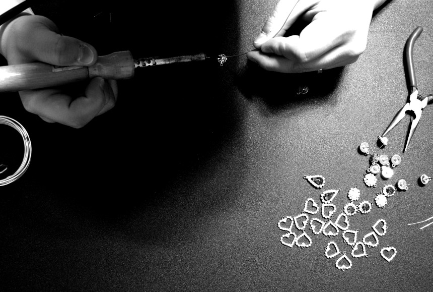 <b><p>simple Pearl Drop Erings Bold Fashionab styl</p></b><b><p>シンプル 真珠 ドロップイヤリング ボールドた ファッショナブルなスタイ 女性な雰囲気</p></b><br /><br /><p align='center'>