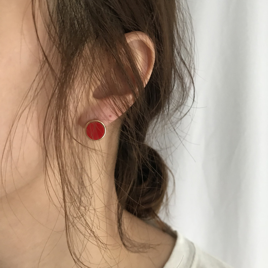 <b><p>Red ball earrings Simpleless Stylish Cute</p></b><b><p>レッドボールイヤリング シンプルリース 魅力のあるスタイル 可愛らしいデザイン 生気溌剌と</p></b><br /><br /><p align='center'>