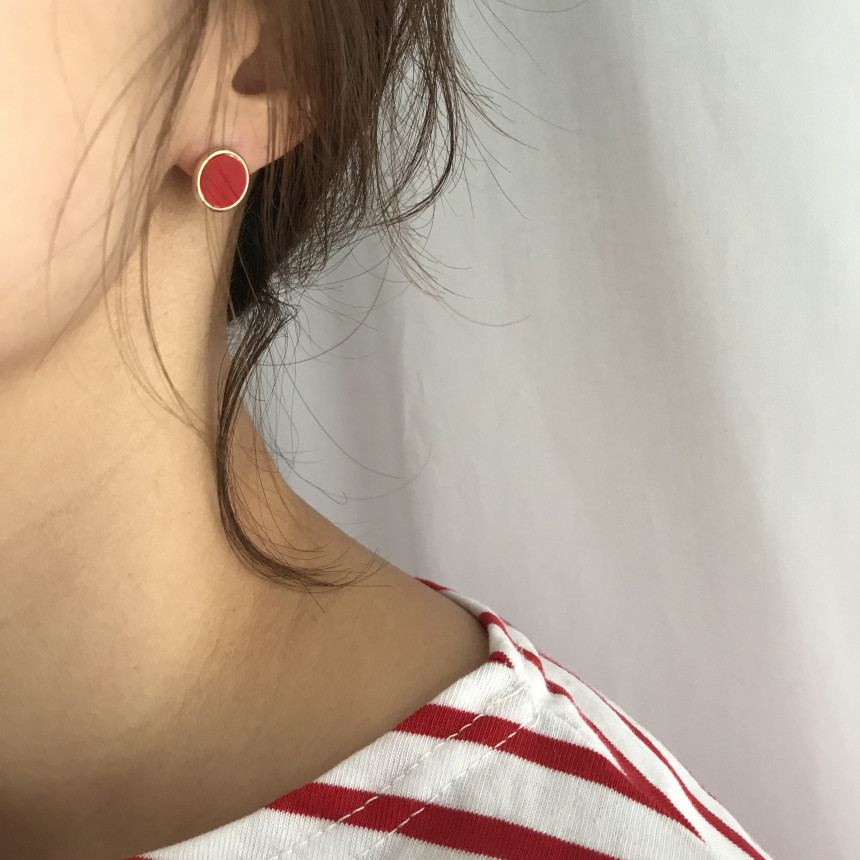 <b><p>Red ball earrings Simpleless Stylish Cute</p></b><b><p>レッドボールイヤリング シンプルリース 魅力のあるスタイル 可愛らしいデザイン 生気溌剌と</p></b><br /><br /><p align='center'>