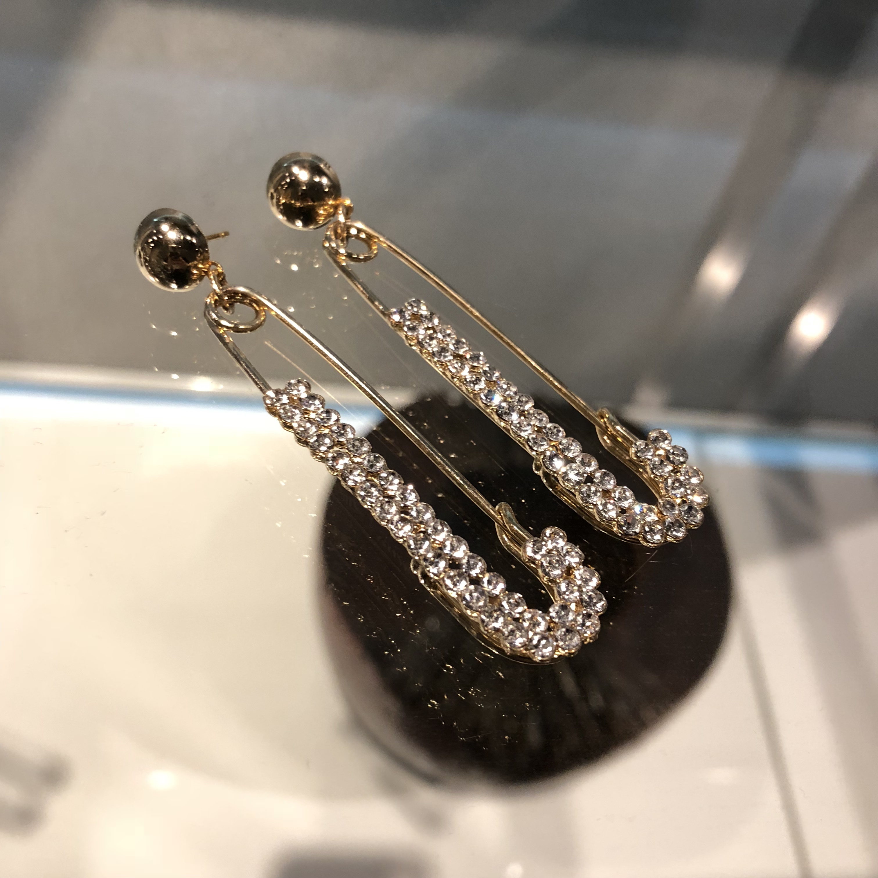 <b><p>Jenny Cubic Cloth pin earrg tie Black Pk</p></b><b><p>ジェニー キュービック 洗濯 イヤリング ティー ブラピンク ユク ケバケバ 派手な</p></b><br /><br /><p align='center'>