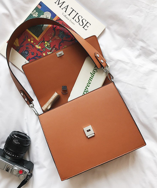 <b><p>Formal Square Daily Shoulder Bag Stylish</p></b><b><p>フォーマルスクエアデイリーショルダーバッグ洗練されたバケットバックスーツデートルック結婚式スター市し</p></b><br /><br /><p align='center'>