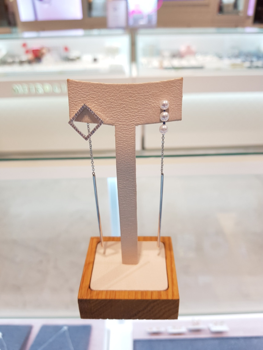 <b><p>Eileen square Pel Drop Erings AJBE2486</p></b><b><p>アイリーン スクエア パールドロップイヤリングAJBE2486</p></b><br /><br /><p align='center'>