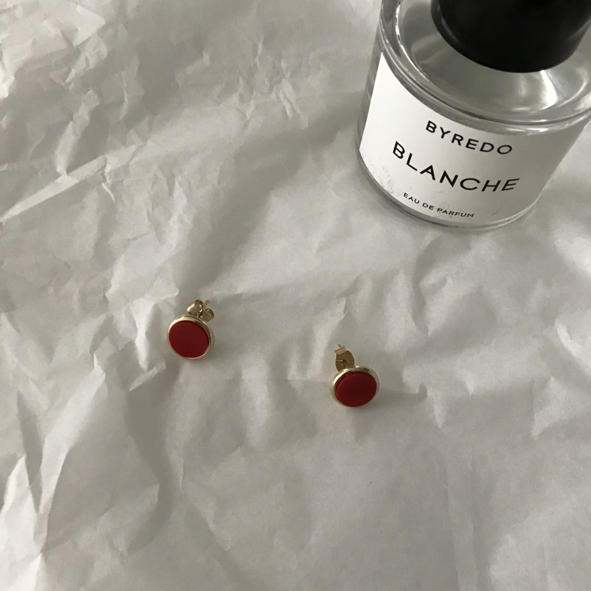 <b><p>Red ball earrings Simpleless Stylish Cute</p></b><b><p>レッドボールイヤリング シンプルリース 魅力のあるスタイル 可愛らしいデザイン 生気溌剌と</p></b><br /><br /><p align='center'>