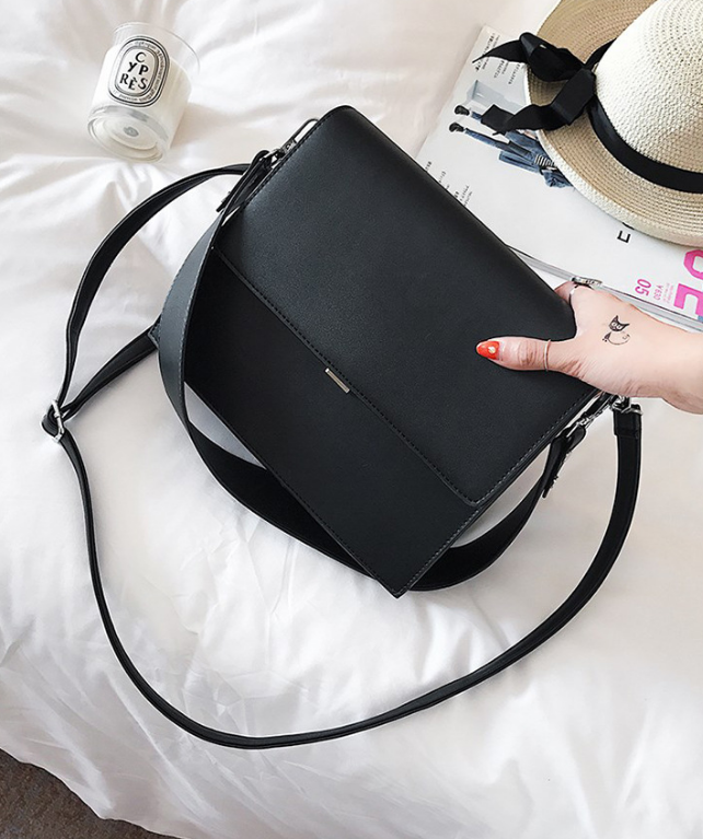 <b><p>Formal Square Daily Shoulder Bag Stylish</p></b><b><p>フォーマルスクエアデイリーショルダーバッグ洗練されたバケットバックスーツデートルック結婚式スター市し</p></b><br /><br /><p align='center'>