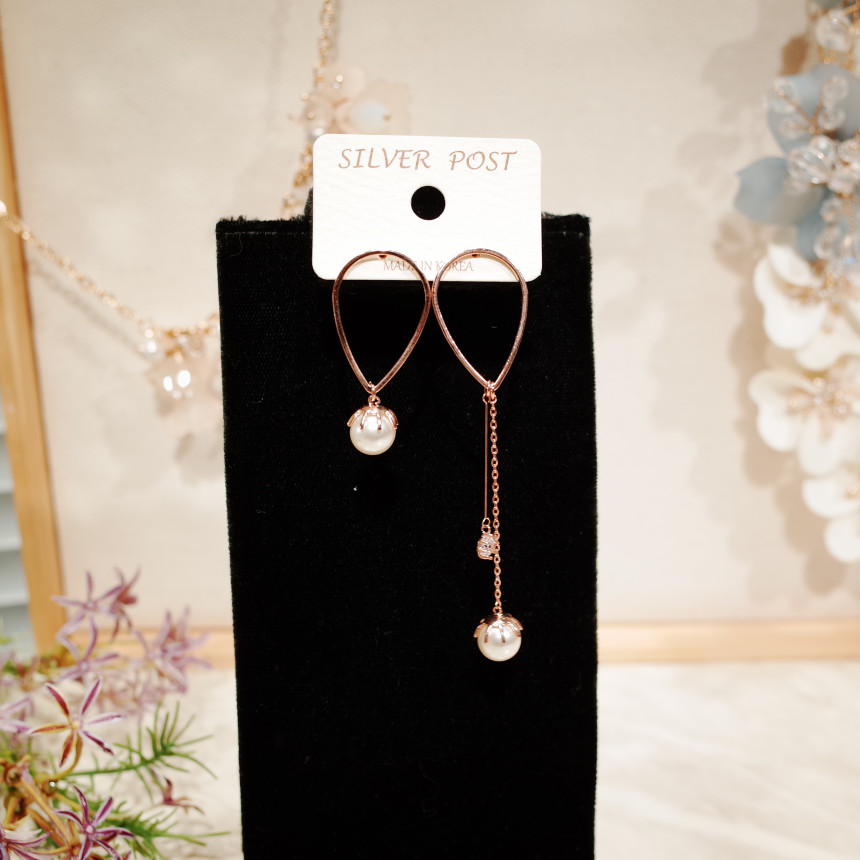 <b><p>Crown Unkn Pearl Dp ring</p></b><b><p>クラウン オンバル 真珠 ドロップ イヤリング</p></b><br /><br /><p align='center'>