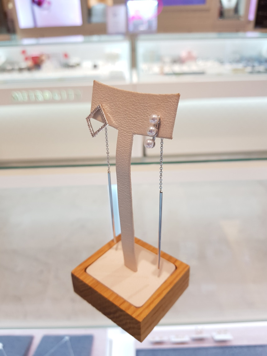 <b><p>Eileen square Pel Drop Erings AJBE2486</p></b><b><p>アイリーン スクエア パールドロップイヤリングAJBE2486</p></b><br /><br /><p align='center'>