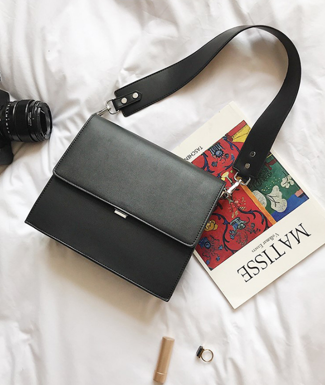 <b><p>Formal Square Daily Shoulder Bag Stylish</p></b><b><p>フォーマルスクエアデイリーショルダーバッグ洗練されたバケットバックスーツデートルック結婚式スター市し</p></b><br /><br /><p align='center'>