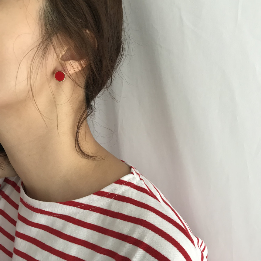 <b><p>Red ball earrings Simpleless Stylish Cute</p></b><b><p>レッドボールイヤリング シンプルリース 魅力のあるスタイル 可愛らしいデザイン 生気溌剌と</p></b><br /><br /><p align='center'>