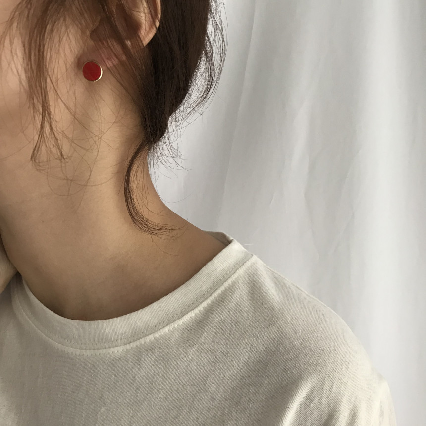 <b><p>Red ball earrings Simpleless Stylish Cute</p></b><b><p>レッドボールイヤリング シンプルリース 魅力のあるスタイル 可愛らしいデザイン 生気溌剌と</p></b><br /><br /><p align='center'>