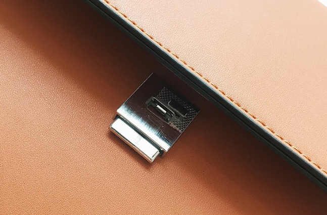 <b><p>Formal Square Daily Shoulder Bag Stylish</p></b><b><p>フォーマルスクエアデイリーショルダーバッグ洗練されたバケットバックスーツデートルック結婚式スター市し</p></b><br /><br /><p align='center'>