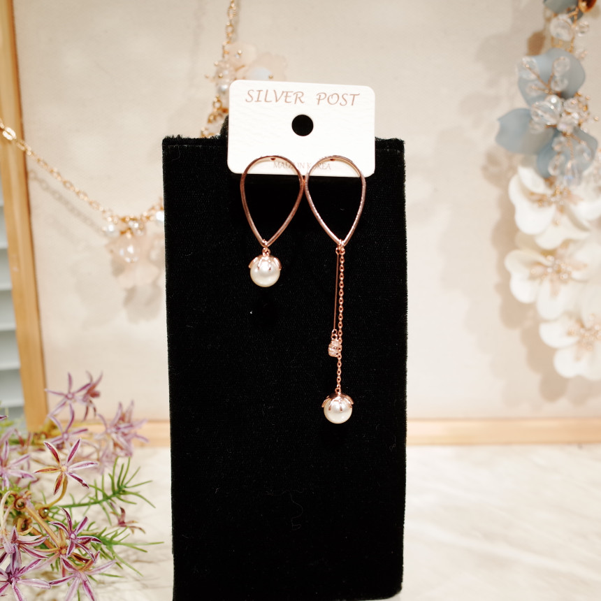 <b><p>Crown Unkn Pearl Dp ring</p></b><b><p>クラウン オンバル 真珠 ドロップ イヤリング</p></b><br /><br /><p align='center'>