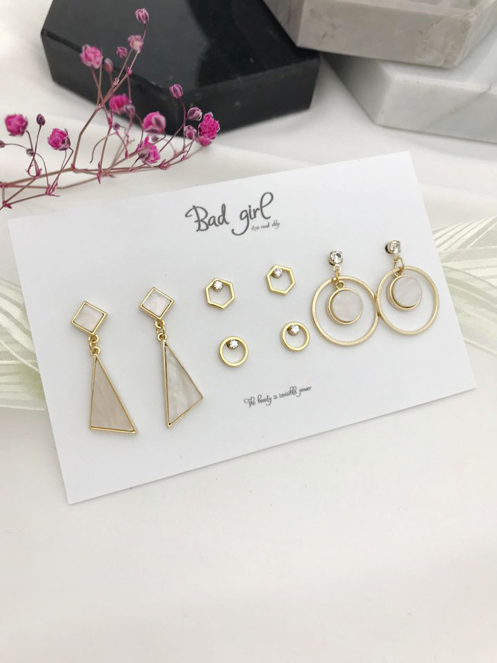 <b><p>simple Badgirl 8 eces set earring fema Viously</p></b><b><p>シンプル バッドガール 8ピース セット イヤリング 女性 多様なコーディネートする</p></b><br /><br /><p align='center'>