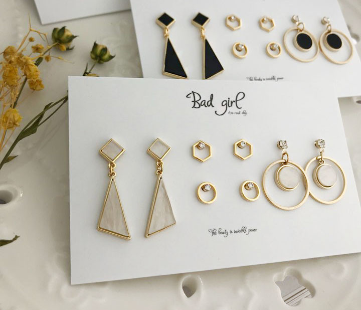 <b><p>simple Badgirl 8 eces set earring fema Viously</p></b><b><p>シンプル バッドガール 8ピース セット イヤリング 女性 多様なコーディネートする</p></b><br /><br /><p align='center'>