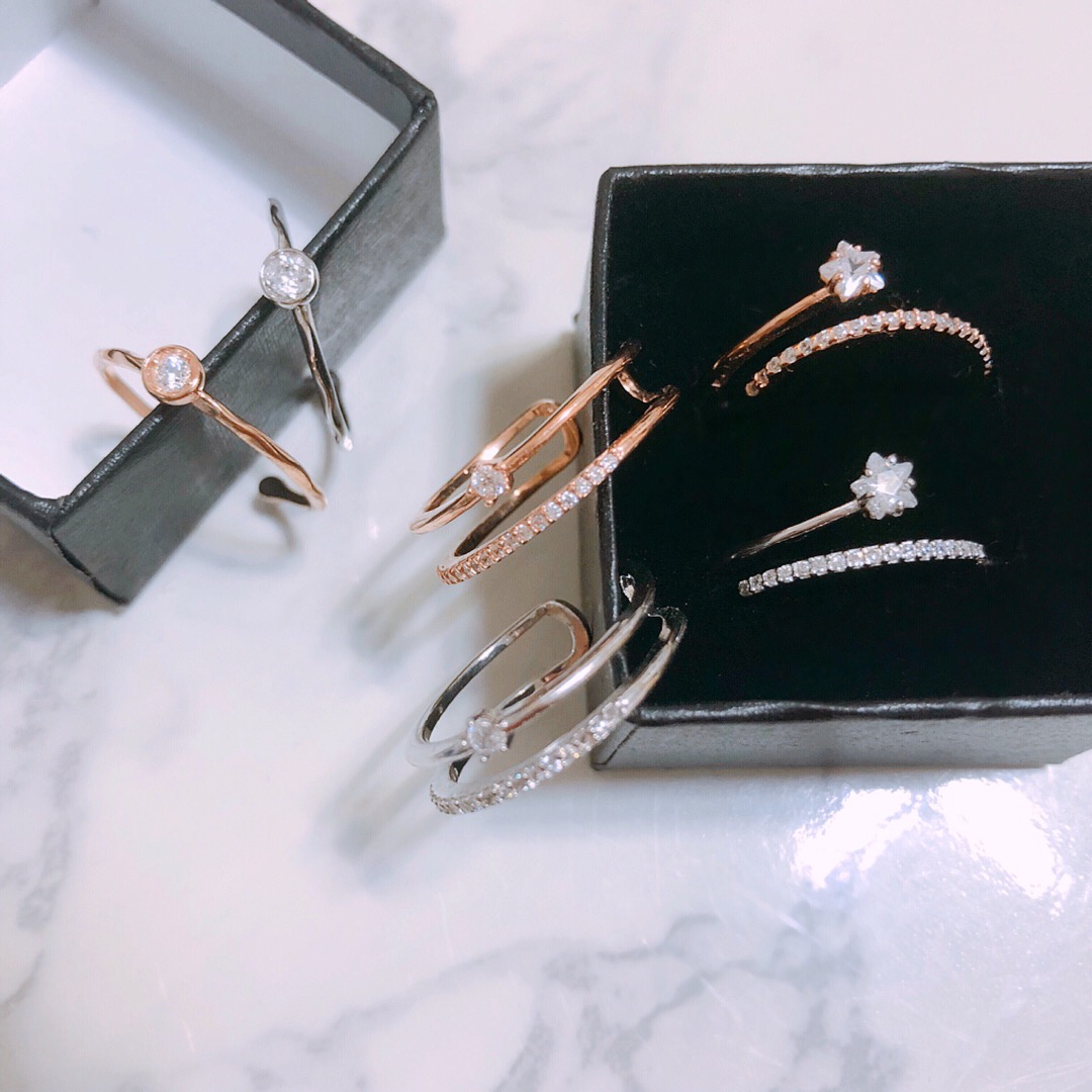 <b><p>925 s͟͟i͟͟l͟͟v͟͟e͟͟r͟͟ ring 3 ths Silver.</p></b><b><p>925 s͟͟i͟͟l͟͟v͟͟e͟͟r リング 3つの シルバー。ローズゴールド</p></b><br /><br /><p align='center'>