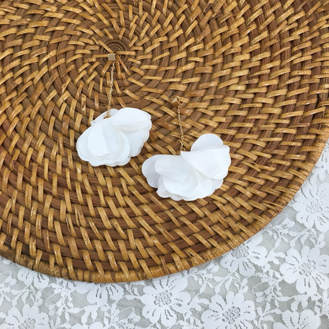 <b><p>Athi flower Drop earring Look out Chry bssom</p></b><b><p>アチ フラワー ドロップイヤリング 外出ルック お花見コーディネート ワンピース</p></b><br /><br /><p align='center'>