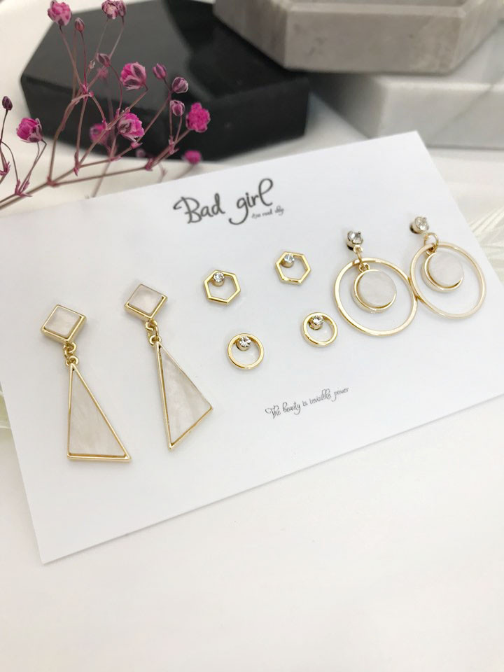 <b><p>simple Badgirl 8 eces set earring fema Viously</p></b><b><p>シンプル バッドガール 8ピース セット イヤリング 女性 多様なコーディネートする</p></b><br /><br /><p align='center'>