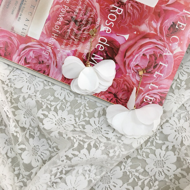 <b><p>Athi flower Drop earring Look out Chry bssom</p></b><b><p>アチ フラワー ドロップイヤリング 外出ルック お花見コーディネート ワンピース</p></b><br /><br /><p align='center'>
