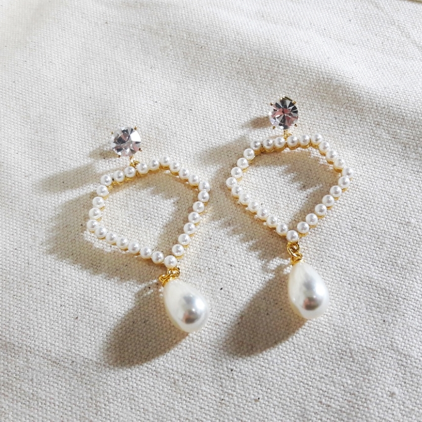 <b><p>Pearl Drop ring Date look Paisley Nice to</p></b><b><p>真珠 ドロップ イヤリング デートルック パチルク おしゃれ良い エッジのある 一つだけで説得力の</p></b><br /><br /><p align='center'>