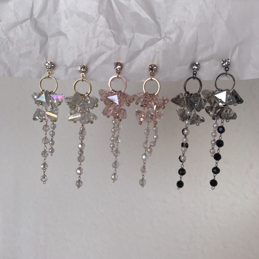 <b><p>Soy crystal Drop Earrings 3color Pot Feme</p></b><b><p>ソイ クリスタル ドロップイヤリング 3色 ポイントが フェミニンコーディネート</p></b><br /><br /><p align='center'>