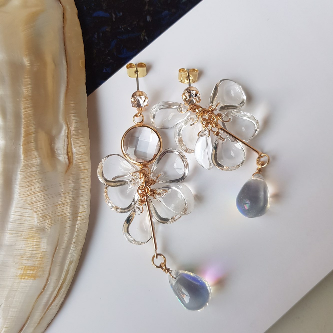 <b><p>Whistle Glass Unknown Drop Earrings Feme</p></b><b><p>ホイッスル グラス オンバル ドロップイヤリング フェミニンが 感性ムード シックな</p></b><br /><br /><p align='center'>