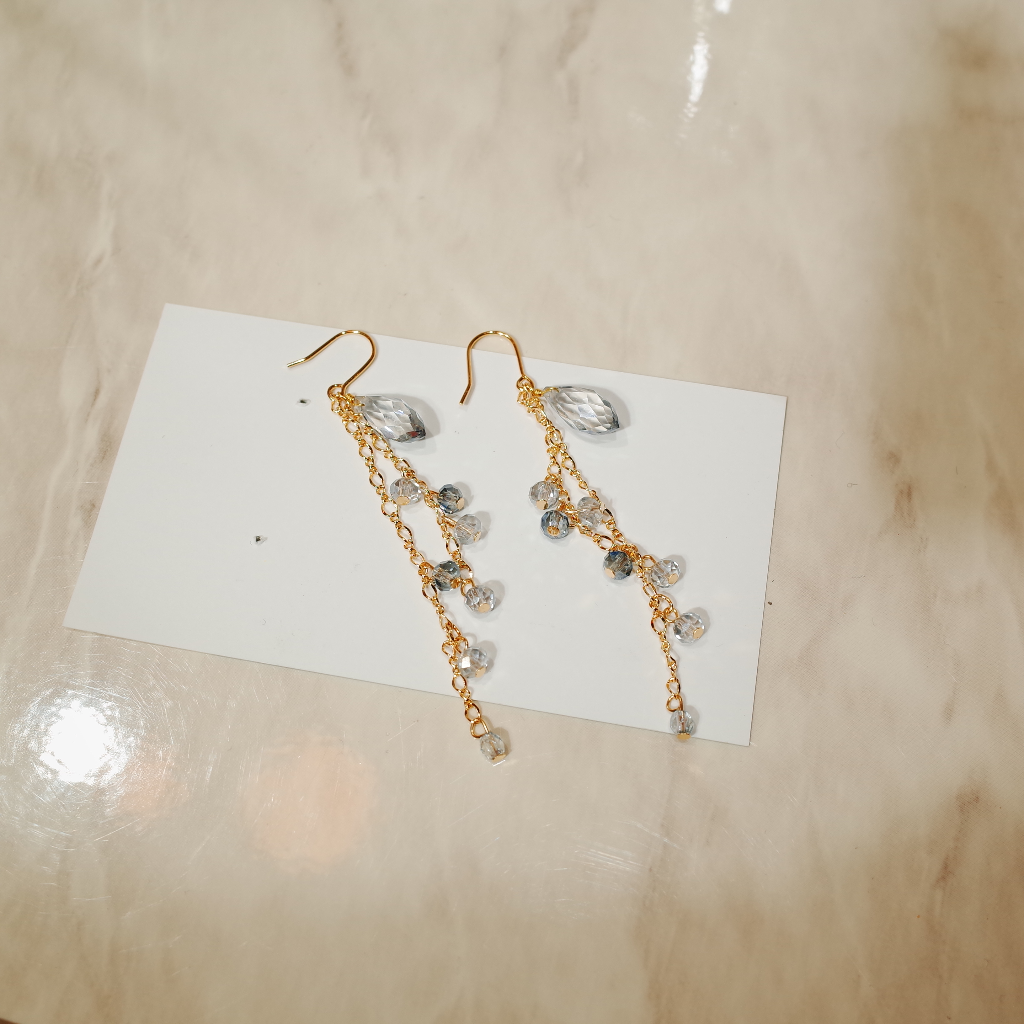 <b><p>Raindrops stone hook earrg</p></b><b><p>雨滴の音 原石 フック イヤリング</p></b><br /><br /><p align='center'>