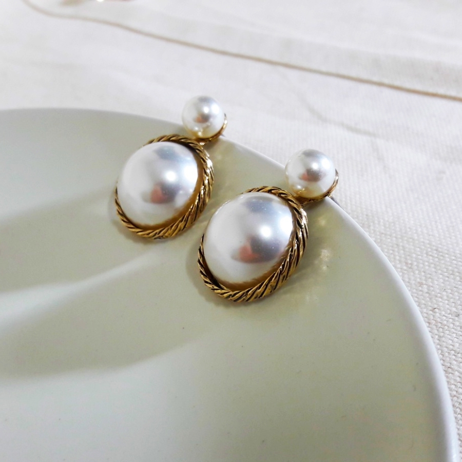 <b><p>Pearl Drop ring Date look Paisley Nice to</p></b><b><p>真珠 ドロップ イヤリング デートルック パチルク おしゃれ良い エッジのある 一つだけで説得力の</p></b><br /><br /><p align='center'>