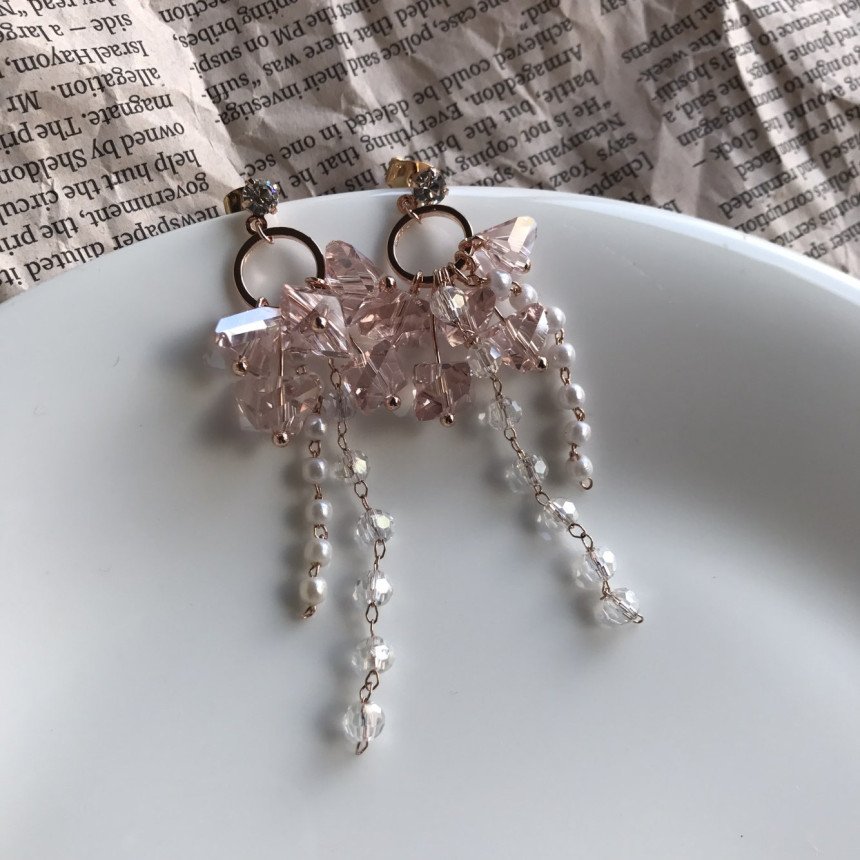 <b><p>Soy crystal Drop Earrings 3color Pot Feme</p></b><b><p>ソイ クリスタル ドロップイヤリング 3色 ポイントが フェミニンコーディネート</p></b><br /><br /><p align='center'>