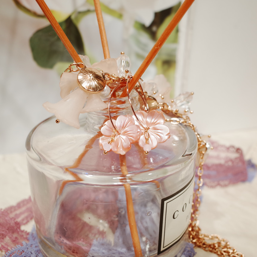 <b><p>Self-made_real Mother-Daughter Cry Blossom</p></b><b><p>自主制作_リアル 螺鈿 桜 リングピアス</p></b><br /><br /><p align='center'>