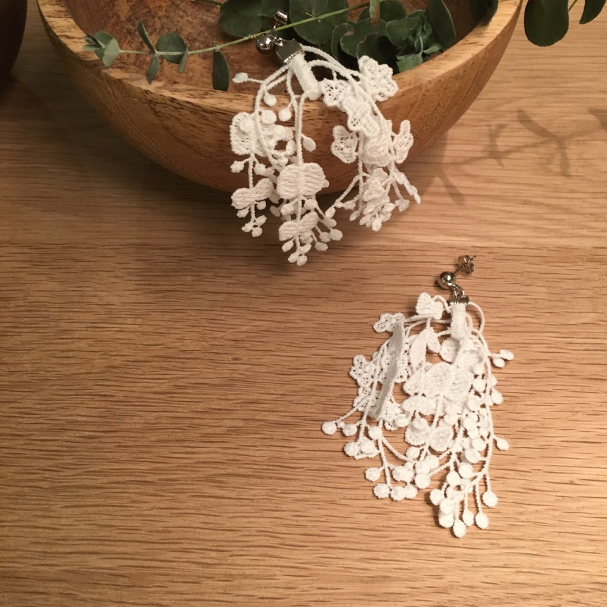 <b><p>You Girl race Drop Earrings 4color ea mantic</p></b><b><p>ユアガール レース ドロップイヤリング 4色 ロマンチック 女性 コーディネート</p></b><br /><br /><p align='center'>