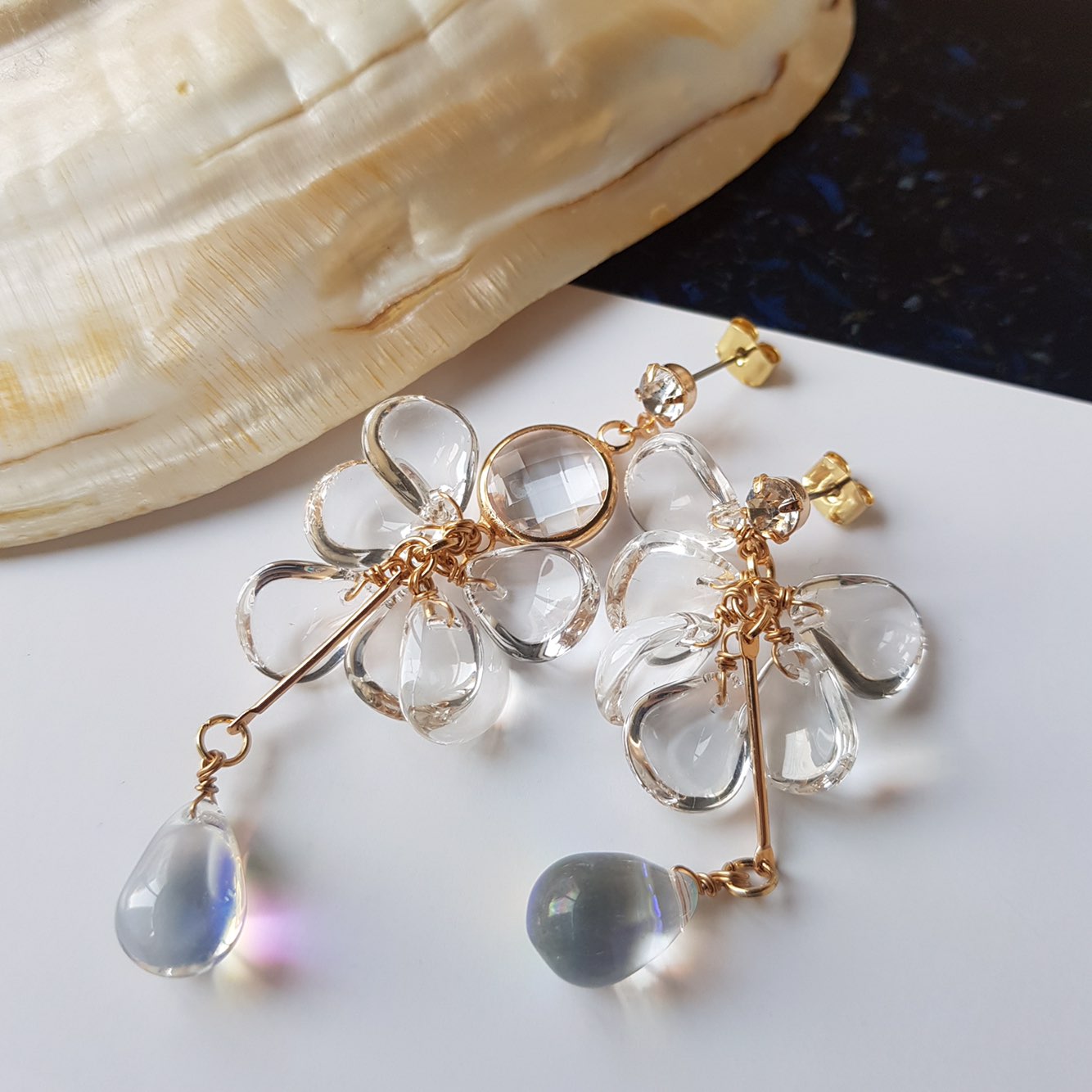 <b><p>Whistle Glass Unknown Drop Earrings Feme</p></b><b><p>ホイッスル グラス オンバル ドロップイヤリング フェミニンが 感性ムード シックな</p></b><br /><br /><p align='center'>