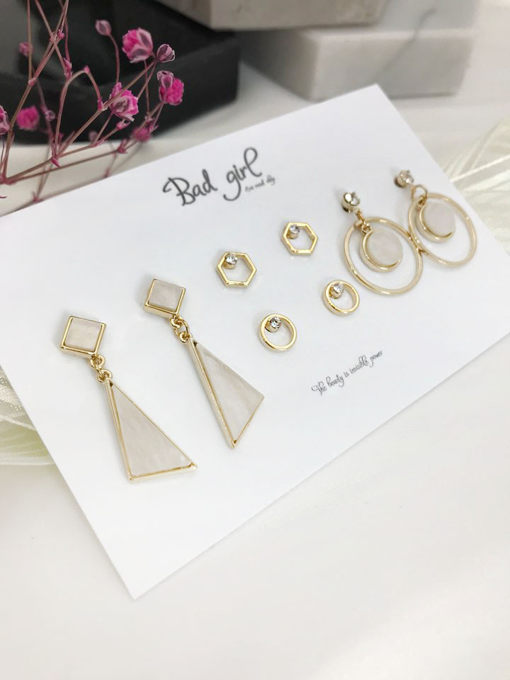 <b><p>simple Badgirl 8 eces set earring fema Viously</p></b><b><p>シンプル バッドガール 8ピース セット イヤリング 女性 多様なコーディネートする</p></b><br /><br /><p align='center'>